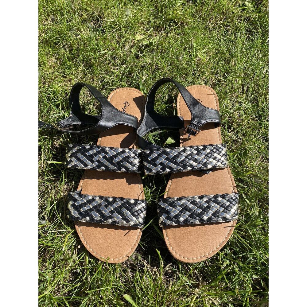 Qupid Sandals Womens Sz 8 Casual Open Toe Black And Metal Strappy Sandal - EUC